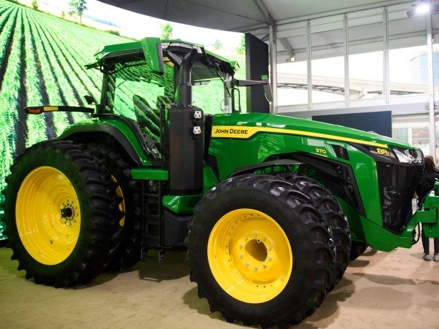 The Deer & Co. John Deere 8R fully autonomous tractor is displayed ahead of the Consumer Electronics Show (CES) on January 4, 2022 in Las Vegas, Nevada. - Venerable American farm equipment manufacturer John Deere and French agricultural robot start-up Naio debuted their latest innovations at the Consumer Electronics Show, …