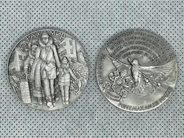 vatican-ukraine-peace-coin