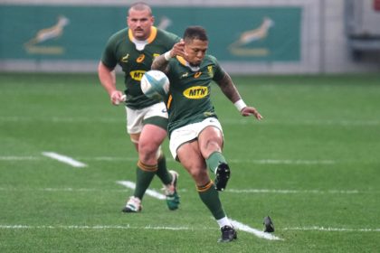 Elton Jantjies (R) playing for South Africa against Argentina in a Rugby Championship match in Gqeberha on August 14, 2021.