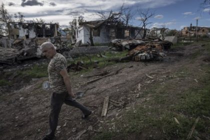 Ukraine ends fighting in Mariupol; evacuates last units from steel plant