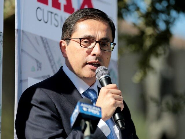 Alfredo Ortiz speaking with attendees at a "Tax Cuts Now" rally and press conference hoste