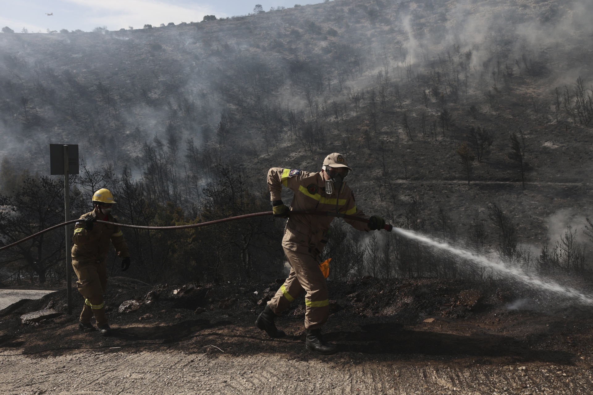 Firefighters operate during a wildfire in Voula suburb, in southern Athens, Greece, Saturday, June 4, 2022. (AP Photo/Yorgos Karahalis)