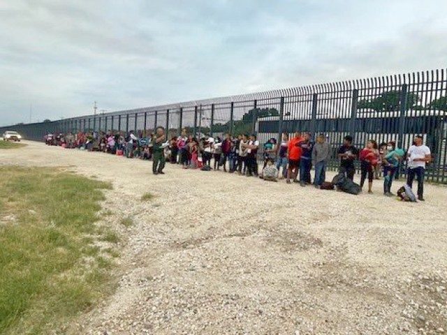 Del Rio Sector agents apprehend a large group of migrants who illegally crossed the Texas/