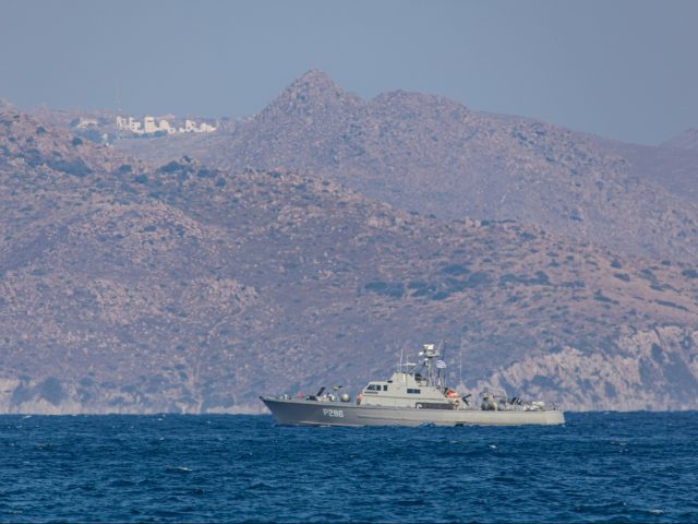 A Greek patrol ship of the Hellenic Navy is patrolling the Aegean Sea water borders betwee