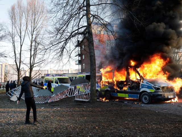 Police vans are on fire as counter-protesters react during a counter-protest in the park Sveaparken in Orebro, south-centre Sweden on April 15, 2022, where Danish far-right party Stram Kurs had permission for a square meeting on Good Friday. - Counter-protesters demonstrating against a rally by the anti-immigration and anti-Islamic Stram …