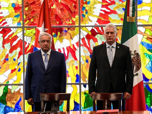 Cuban President Miguel Diaz Canel (R) and his Mexican counterpart Andrés Manuel López Ob