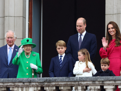 Britain's Queen Elizabeth II (2nd L) stands on Buckingham Palace balcony with (From L) Britain's Prince Charles, Prince of Wales, Britain's Prince George of Cambridge, Britain's Prince William, Duke of Cambridge, Britain's Princess Charlotte of Cambridge, Britain's Catherine, Duchess of Cambridge, and Britain's Prince Louis of Cambridge at the end …