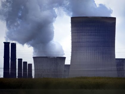 20 June 2022, North Rhine-Westphalia, Pulheim: Steam comes out of the cooling towers of the Niederaussem lignite-fired power plant. Despite plans to use more coal-fired power plants to reduce gas consumption, the German Federal Ministry of Economics wants to stick to the coal phase-out by 2030. Photo: Federico Gambarini/dpa (Photo …