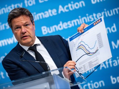 23 June 2022, Berlin: Robert Habeck (Bündnis 90/Die Grünen), Federal Minister for the Economy and Climate Protection, speaks at a press statement on energy and supply security. Habeck has declared the alert level of the gas emergency plan. Following Russia's attack on Ukraine, gas supplies are running short. Photo: Michael …