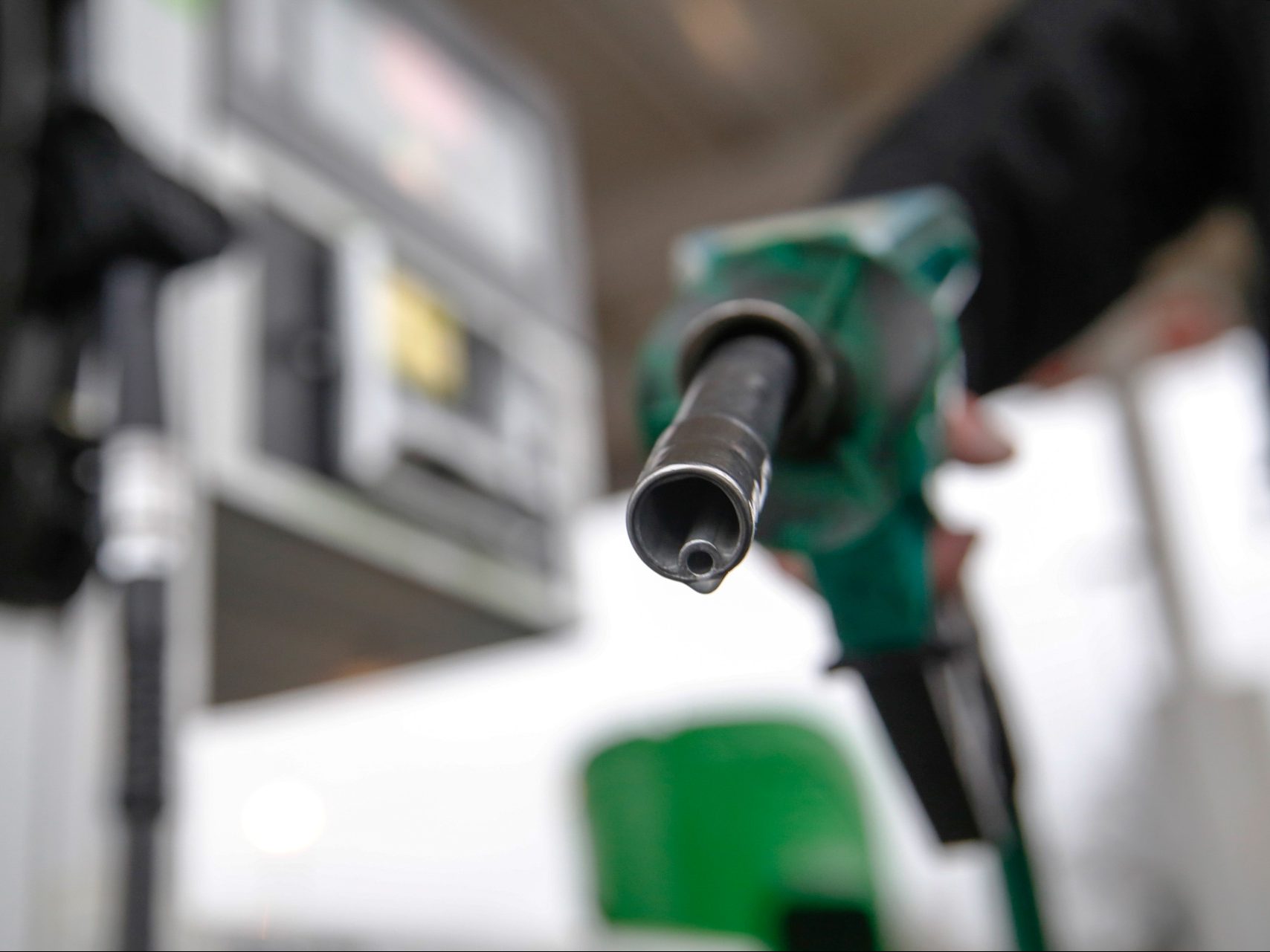 UK Record: Cost of Filling Up Typical Family Car Passes £100 - Vimarsana News