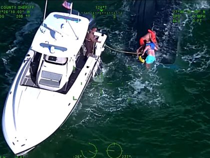 The Hillsborough County Sheriff’s Office’s Marine Unit joined forces with boaters Sunday to save a group from danger in Florida.