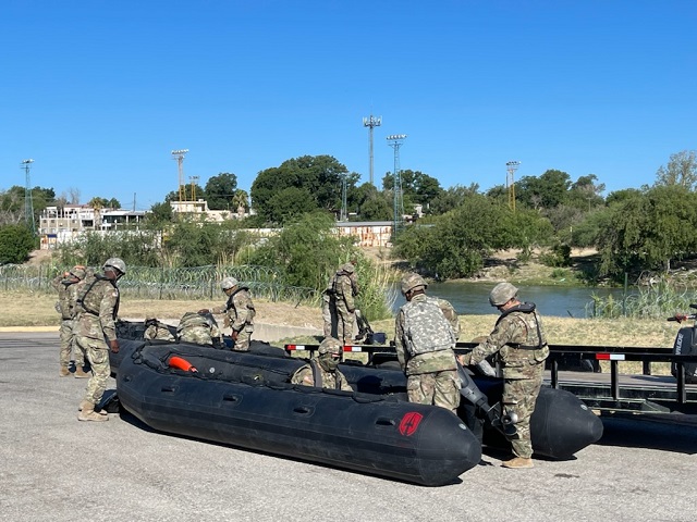 Texas National Guardsmen prepare to launch a pair of Zodiac river patrol boats in Eagle Pass. (Randy Clark/Breitbart Texas)