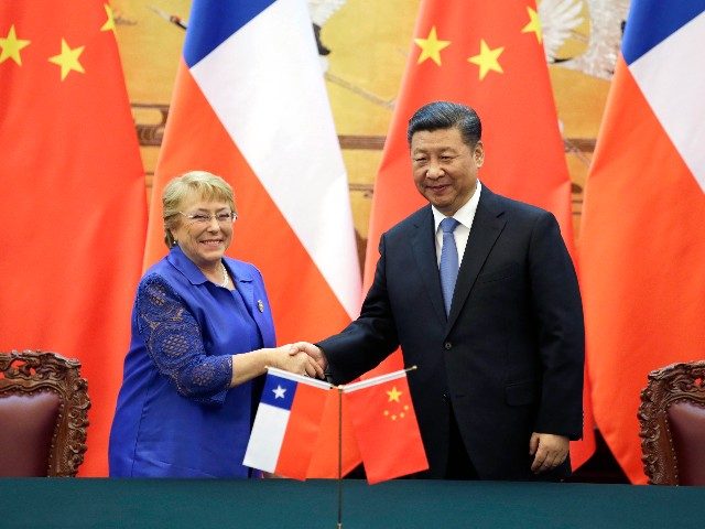 Chilean President Michelle Bachelet, poses with Chinese President Xi Jinping for a photo d