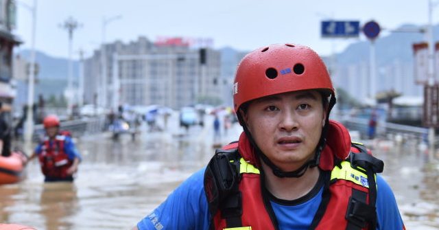 Southern China Floods Displace Tens of Thousands of Residents