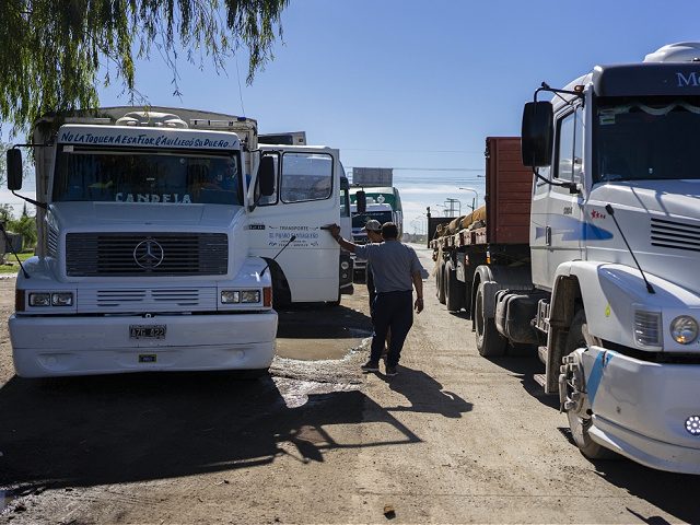 Truck drivers block roads during a protest amid diesel shortages near Puerto General San Martin, Argentina, on Tuesday, April 12, 2022. Just 1,170 trucks were lined up to enter ports on Monday, when the daily average last week was closer to 6,000. Photographer: Sebastian Lopez Brach/Bloomberg