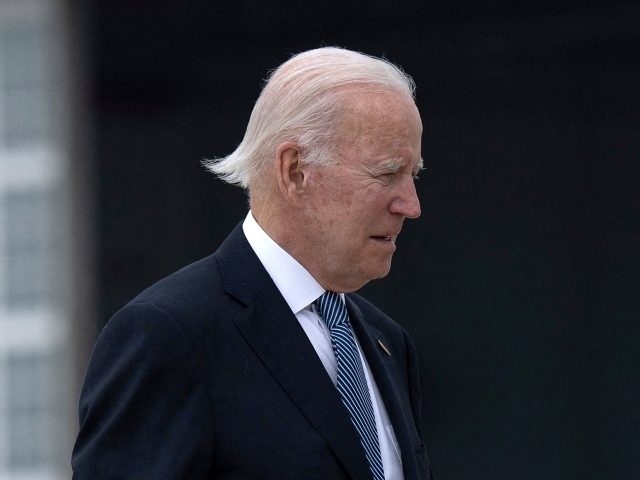 US President Joe Biden walks to Air Force One at Munich Airport June 28, 2022, in Munich, southern Germany, after attending the G7 Summit hosted by the German Chancellor. (Photo by Brendan Smialowski / AFP) (Photo by BRENDAN SMIALOWSKI/AFP via Getty Images)