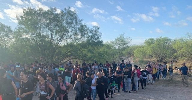 2 Migrants Dead, 3K Apprehended, 1K Got Away over Weekend in West Texas Border Sector