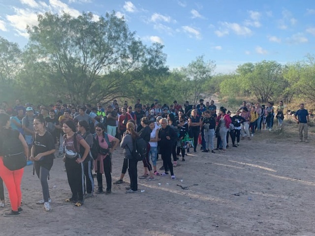 Group of more than 400 migrants apprehended at Eagle Pass, Texas, border crossing. (U.S. Border Patrol/Del Rio Sector)