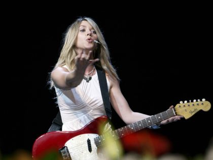 Singer Liz Phair performs at a rally and concert hosted by EMILY'S List as part of the Democratic National Convention in Boston, Massachusetts, July 26, 2004. Photographer; Chris Kleponis/ Bloomberg News