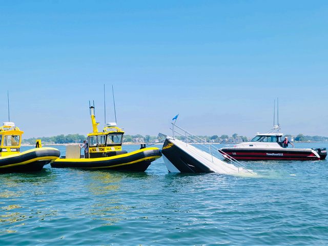 PHOTOS: Connecticut Police Rescue 2 from Sinking Boat, 3 from Canoe - Vimarsana News