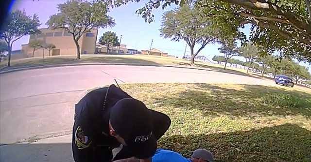 WATCH: Citizen Helps One-Armed Officer and Partner Catch Suspect - Vimarsana News