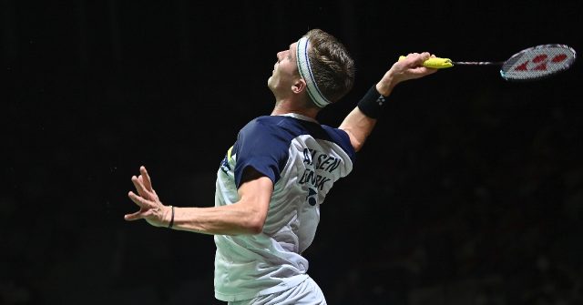 Top seed Axelsen powers into semis of badmintons Indonesia Masters ... photo photo