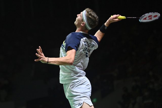 Top seed Axelsen powers into semis of badmintons Indonesia Masters ... picture