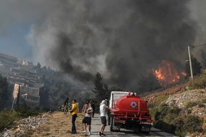 The fire led to the evacuation of five neighbourhoods south of Athens