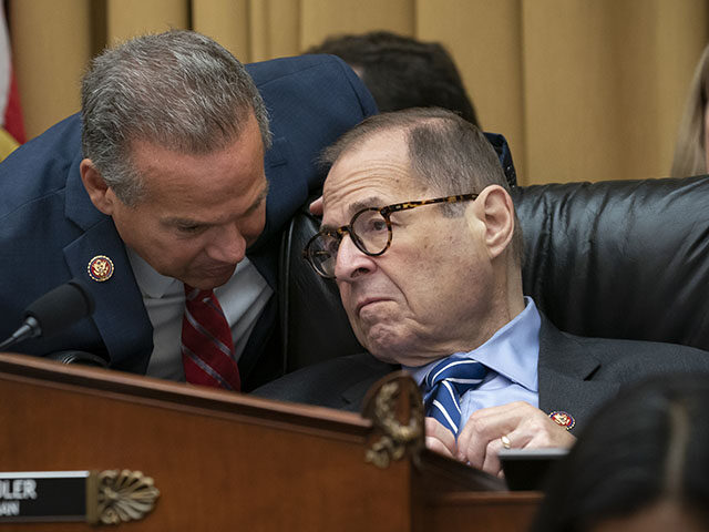 House Judiciary Committee Chairman Jerrold Nadler, D-N.Y., right, confers with Rep. David