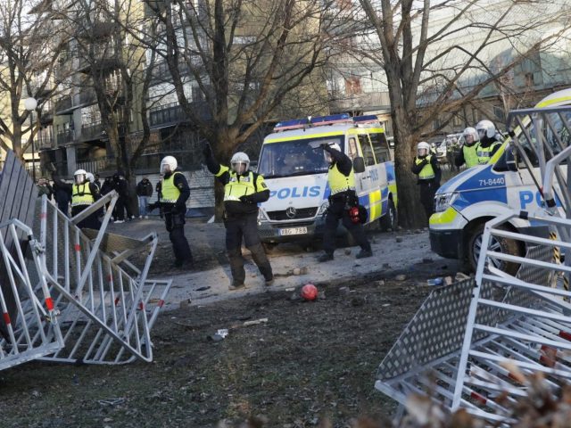 Half of Swedish Cops at Muslim Easter Riots Claim Mental Health Issues - Vimarsana News