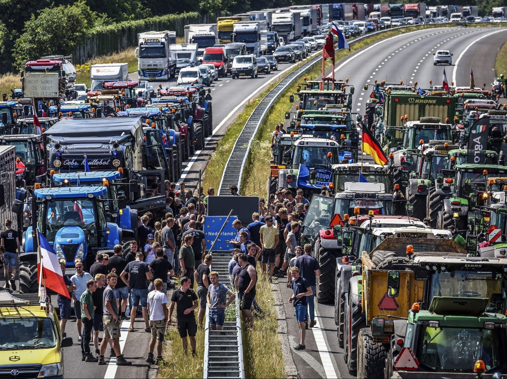 Police Gunfire, Burning Hay on Roads as Farmers Resist Climate Agenda - Vimarsana News
