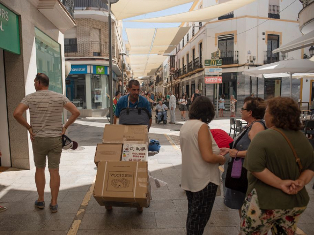 A delivery worker pushes a trolley in Ronda on July 21, 2022. - The death of a Madrid street sweeper from heatstroke during the heatwave gripping Europe shows the dangers outdoor workers face from extreme temperatures. With heatwaves predicted to become more frequent and intense, unions are pushing for more protection for rubbish collectors, farm labourers, construction workers and others who work in the heat. (Photo by JORGE GUERRERO / AFP) (Photo by JORGE GUERRERO/AFP via Getty Images)