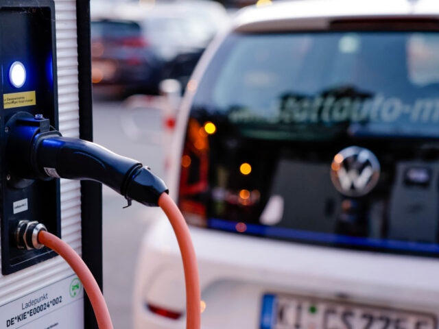 27 July 2022, Schleswig-Holstein, Kiel: An electric car is charged at a charging station o