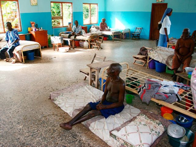 (GERMANY OUT) Nigeria, Ossiomo. Care of sick people with leprosy by the German Leprosy and Tuberculosis Relief Association. (Photo by Markus Matzel/ullstein bild via Getty Images)
