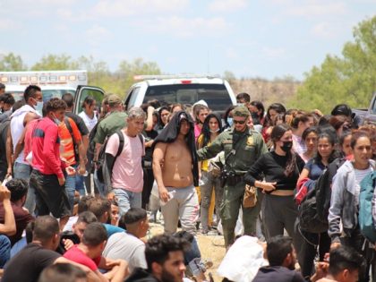 A large migrant group crossed the border from Mexico into Eagle Pass, Texas. (Randy Clark/Breitbart Texas)