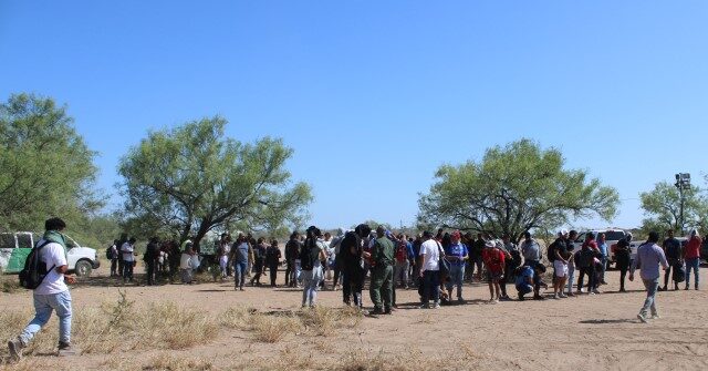 EXCLUSIVE: 400 immigrants cross the Texas border in one group