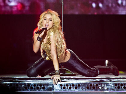 PARIS, FRANCE - JUNE 13: Shakira performs at Palais Omnisports de Bercy on June 13, 2011 in Paris, France. (Photo by David Wolff - Patrick/Getty Images)