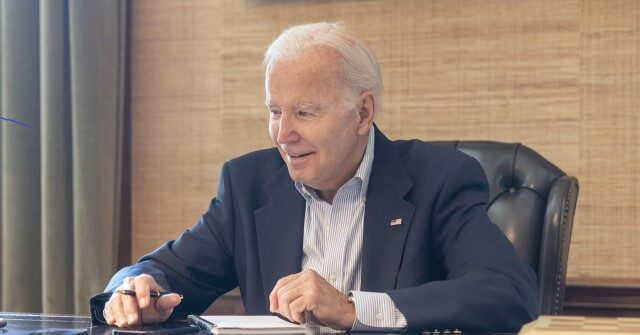 Joe Biden Does Not Wear a Mask While Testing Positive for COVID - Vimarsana News