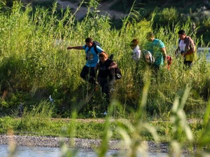 A migrant family from Venezuela illegally crosses the Rio Grande River in Eagle Pass, Texas, at the border with Mexico on June 30, 2022. - Every year, tens of thousands of migrants fleeing violence or poverty in Central and South America attempt to cross the border into the United States …