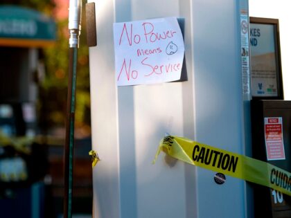 A Valero gas station sits vacant after power was shut down as part of a statewide blackout in Santa Rosa, California on October, 10, 2019. - Rolling blackouts set to affect millions of Californians began October 9, as Pacific Gas & Electric started switching off power to an unprecedented number …
