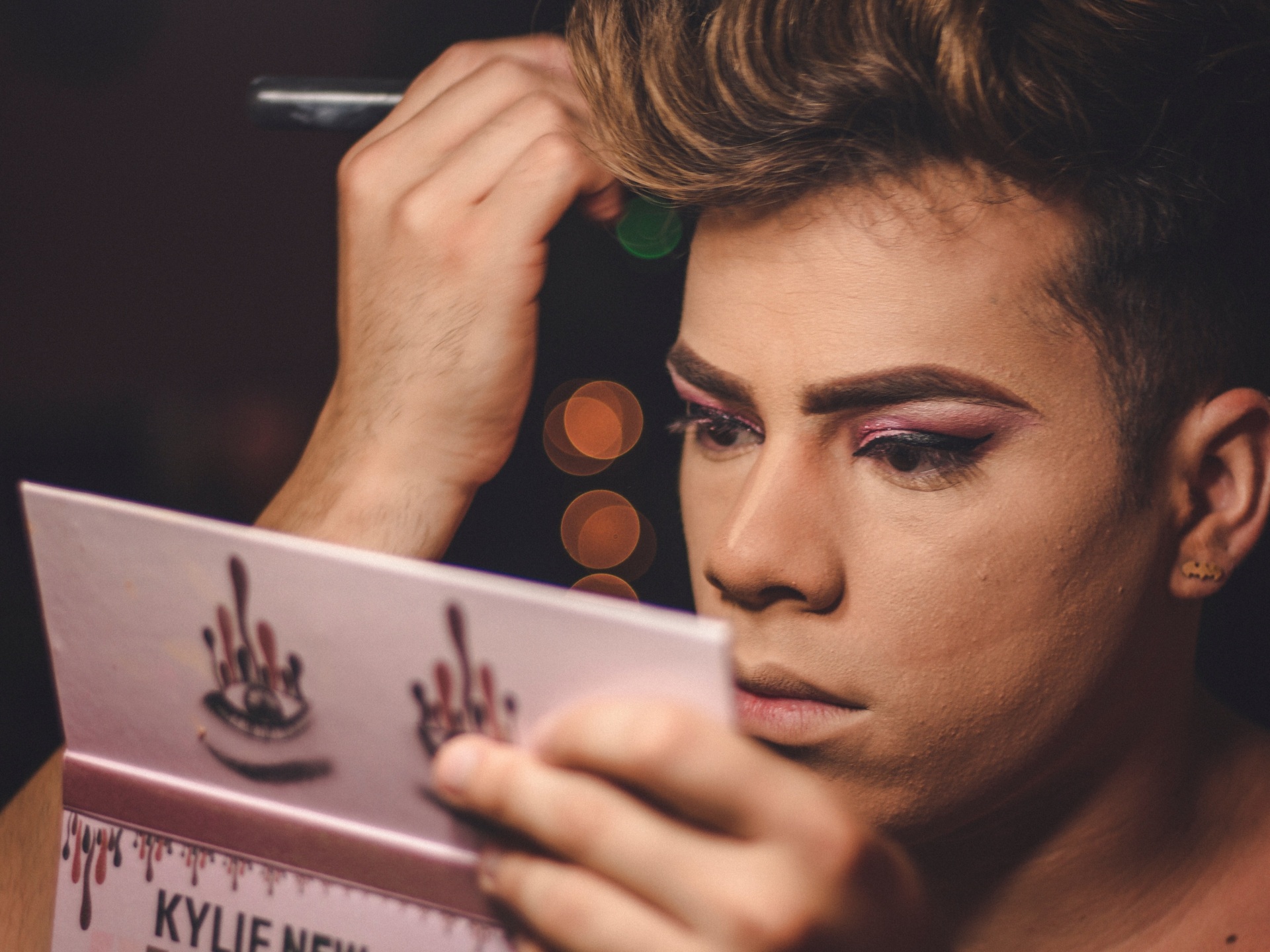 Taxpayer-Funded Library to Host Drag Queen Makeup Tutorial for Teens - Vimarsana News