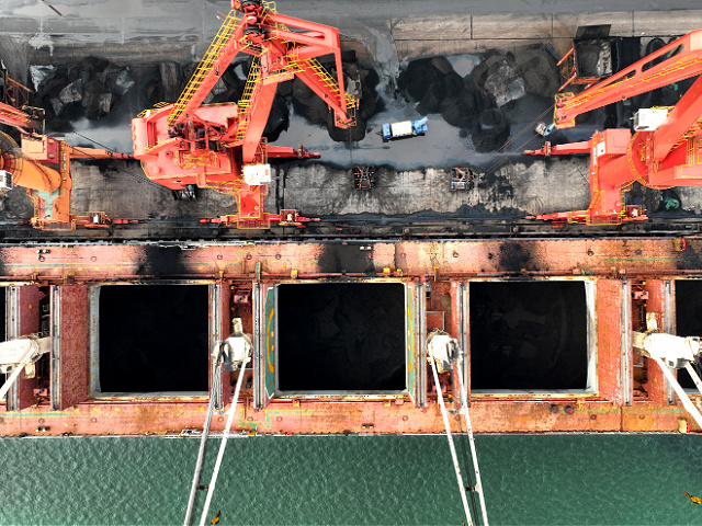 LIANYUNGANG, CHINA - JULY 18, 2022 - Freighters unload thermal coal at the Port coal terminal in Lianyungang, East China's Jiangsu Province, July 18, 2022. (Photo credit should read CFOTO/Future Publishing via Getty Images)
