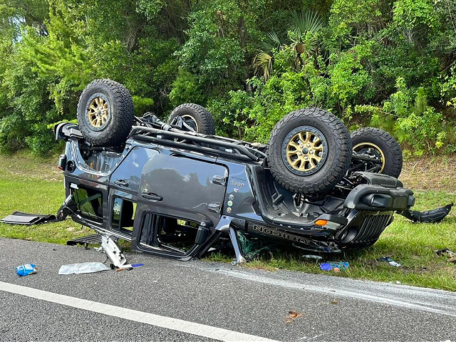 VIDEO: Florida Man Lifts Upside Down Jeep to Help Save Trapped Child - Vimarsana News
