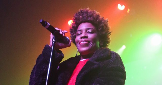 Macy Gray ‘threats’ transgender mob to ‘woo’ her