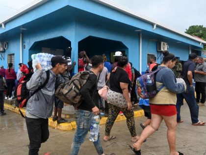 Migrants heading to the US walk in Trojes, Honduras, on June 10, 2022, after entering from Nicaragua. - Honduras registered the passage of 17,590 migrants in irregular situation, mainly Haitians. But the situation changed in 2022, when between January and June, over 44,000 migrants were registered, mostly from Cuba, followed …