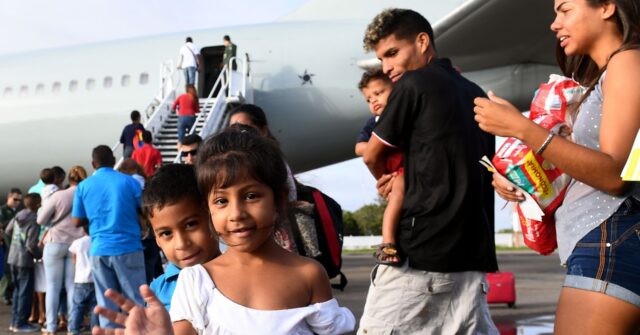 Islandia lucha por acomodar la ola de refugiados venezolanos