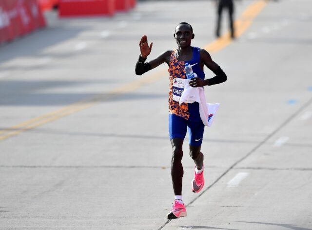 Lawrence Cherono winning the 2019 Chicago Marathon
