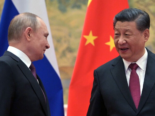 Russian President Vladimir Putin (L) and Chinese President Xi Jinping arrive to pose for a