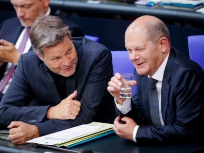 01 June 2022, Berlin: Christian Lindner (l-r, FDP), Federal Minister of Finance, Robert Habeck (Bündnis 90/Die Grünen), Federal Minister of Economics and Climate Protection, and Chancellor Olaf Scholz (SPD) take part in the general debate of the budget week in the Bundestag. The Bundestag votes on the 2022 budget in …
