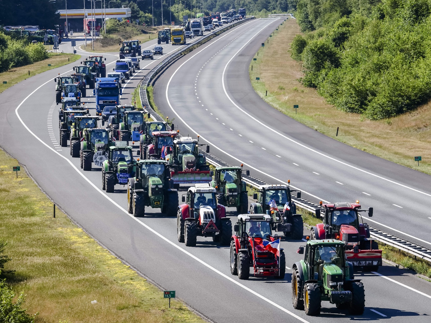 Dutch Farmers Vow to Protest Famous Bicycle Race - Vimarsana News